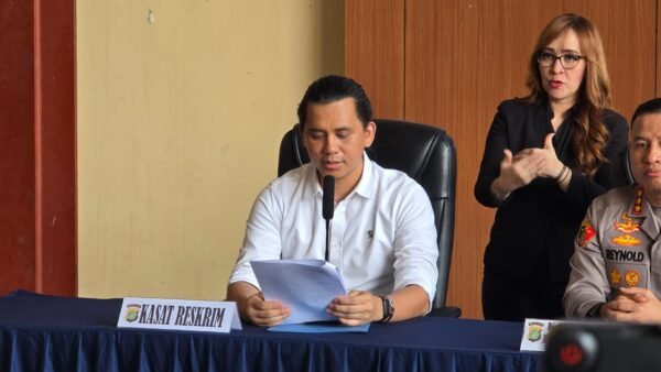 Kasat Reskrim Polres Metro Jakarta Pusat AKBP Roby Heri Saputra dalam rilis perkara Percetakan Mau Print di Polres Metro Jakarta Pusat, Jumat, 26 Juni 2026.