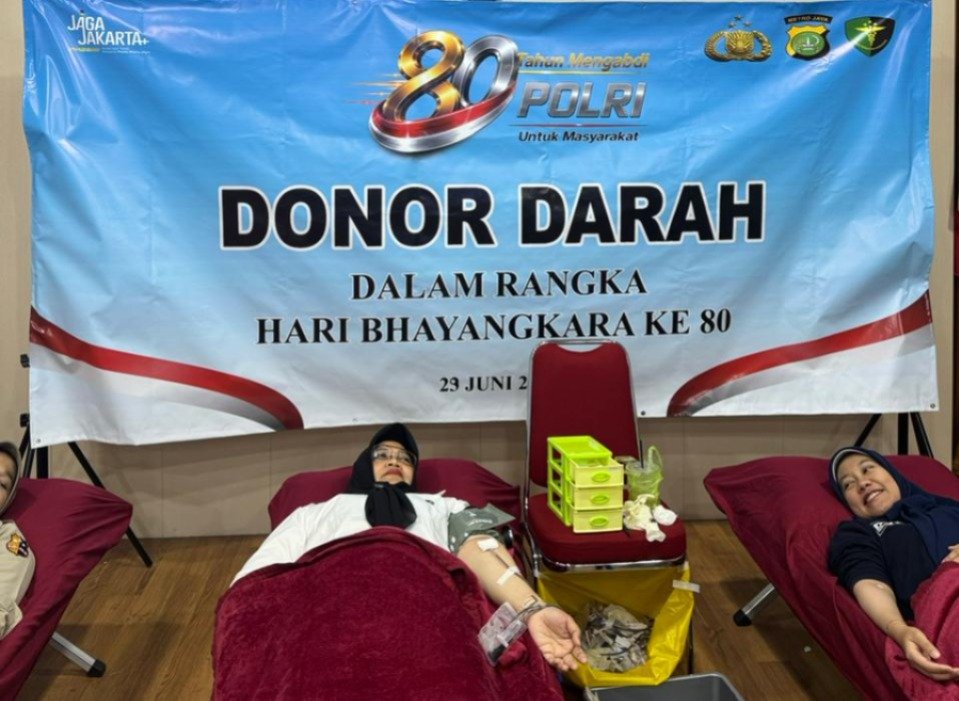 Kegiatan donor darah Polda Metro Jaya dalam rangka Hari Bhayangkara ke-80 di Aula Lantai 2 Biddokkes Polda Metro Jaya