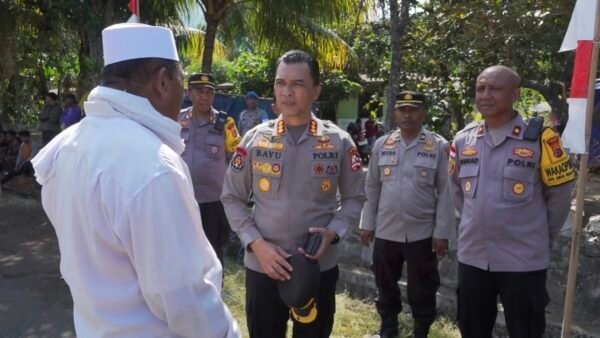 Di Tengah Duka Gempa, Kasatgas Humas Polri Beri Penguatan untuk Personel dan Warga Ende