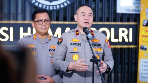 Polri Terus Perkuat Pelayanan Warga di Pengungsian Gunung Sinabung