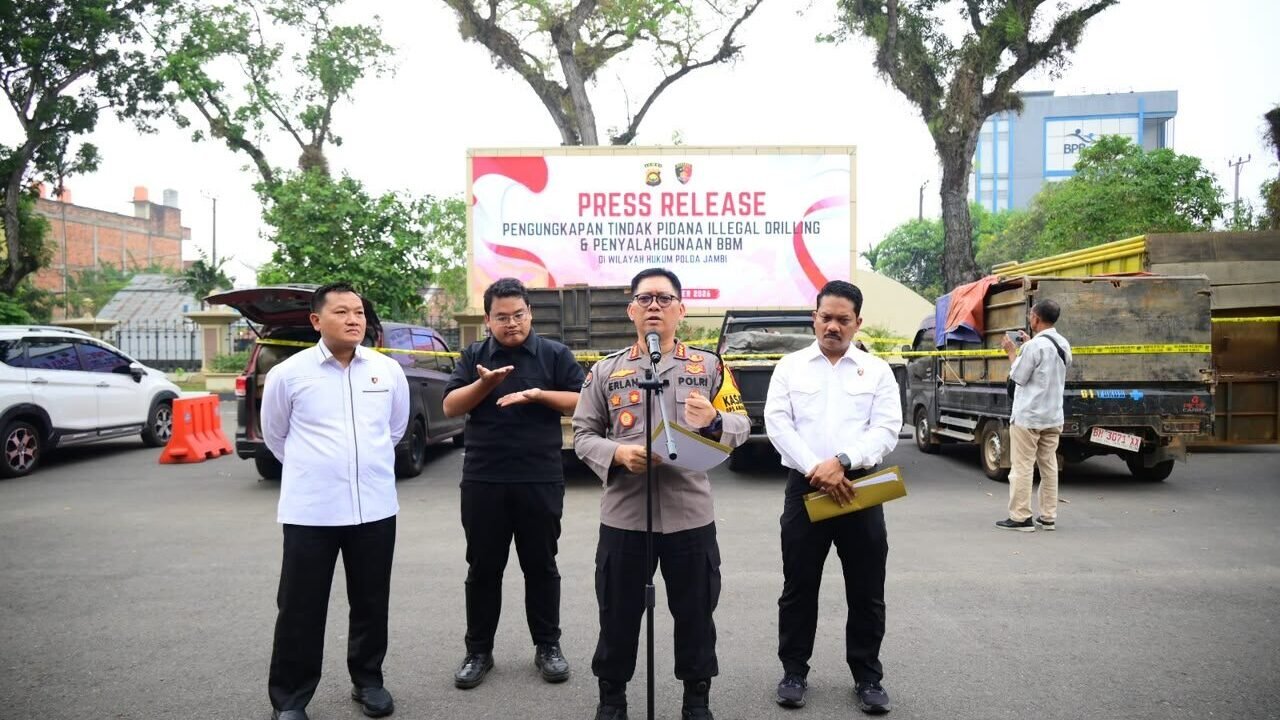 Polda Jambi Gelar Konferensi Pers, Ungkap Penertiban 22.800 Liter Minyak dan BBM